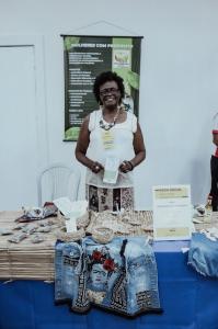 Lia Maria divulga atividades feitas pela ONG Mulheres com Propósito durante feira social feita pelo 